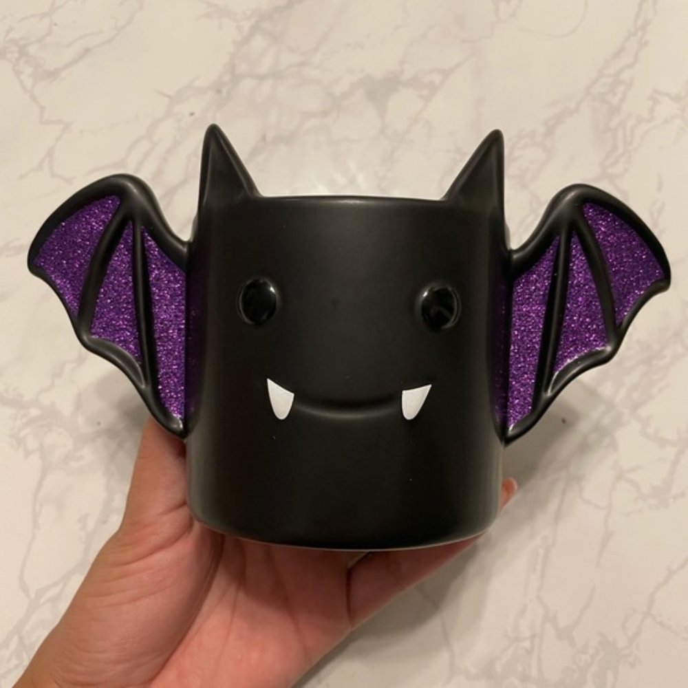 Bath & Body Works Black Halloween Vampire Bat Ceramic Soap Holder New - Picture 2 of 3